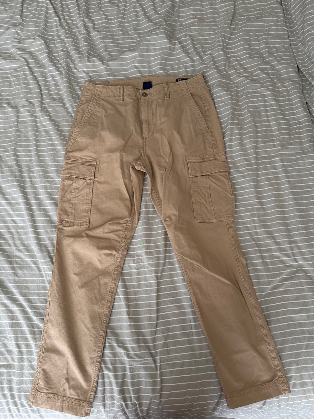 GAP Men's Khaki Cargo Pants with Side Pockets